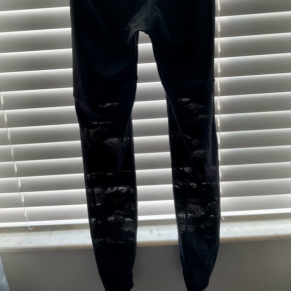 lululemon mesh leggings - Picture 2 of 4